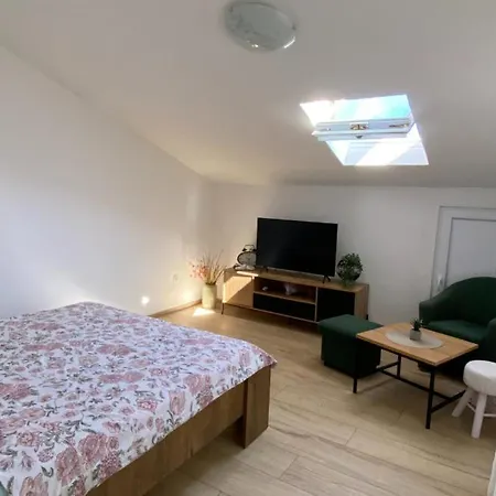 Apartman Jozephine 3 By Guide Póla