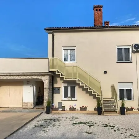 Jozephine 3 By Guide Apartman