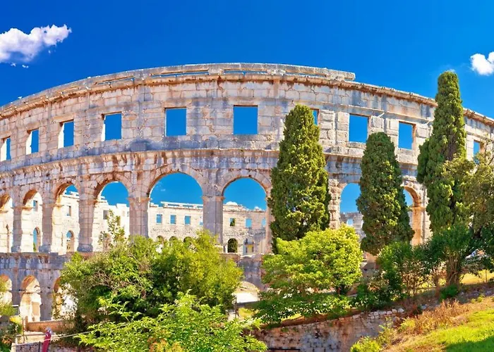 Jozephine 3 By Guide * Pula